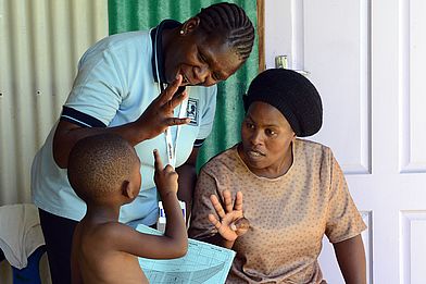 Philani, Mother Mentor. October 2014 Khayelitsha (Photo Eric Miller)