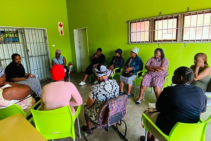 Eine Gesprächsrunde bei Phephisa