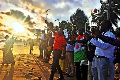 Gedenkfeier für die Opfer der europäischen Abschottung in den „Meeren und Wüsten“, Lomé, Togo. (Foto: Christian Jakob)